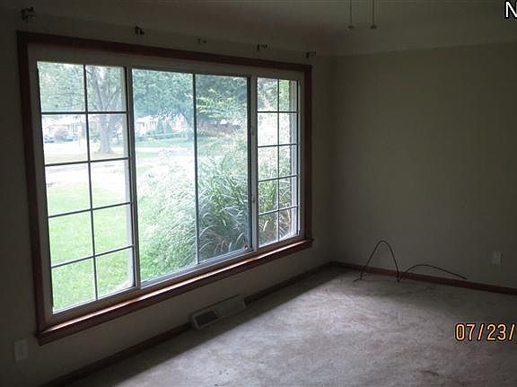 4th image of 1985 Eaton Dr