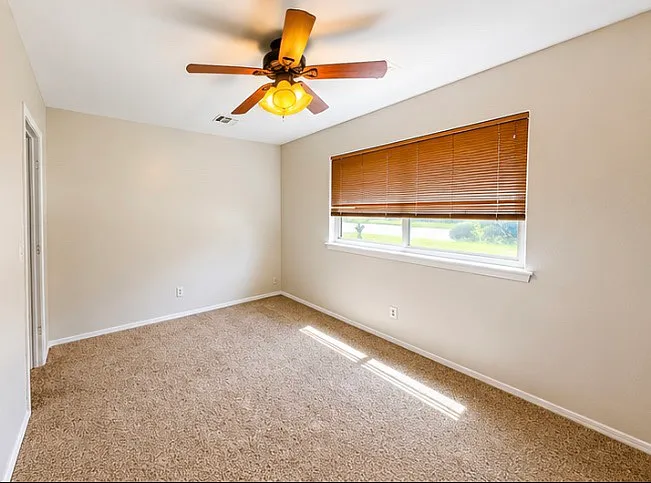205 Fox Run Cir — Photo 5