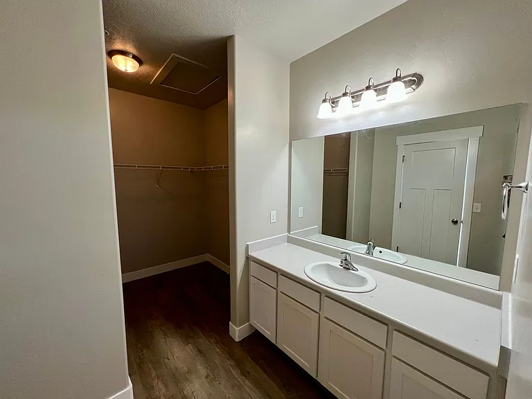 49 W Silver Springs Dr — Photo 8
