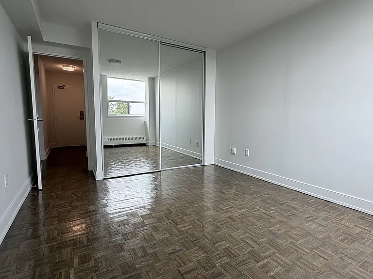 147 Wellington St W #614 — Photo 12