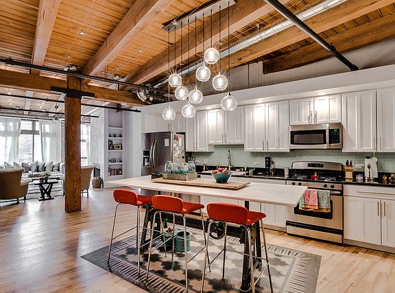 2nd image of 612 N Oakley Ave #107