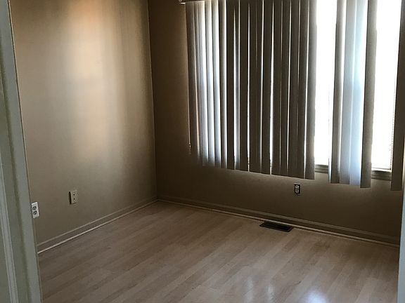 2nd image of 154 Allenhurst Ave #1