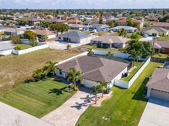 4th image of 4125 SW 8th Ct