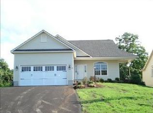 25 S Village Dr, Cazenovia, NY 13035