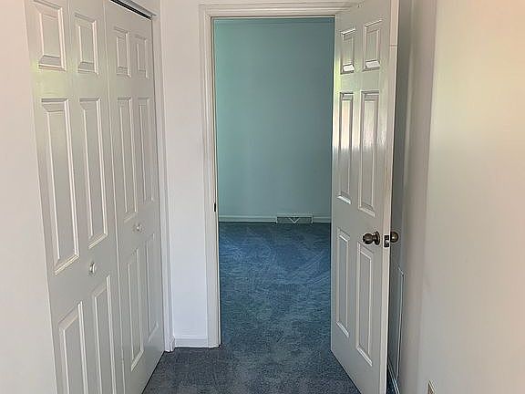 5th image of 205 Westridge Pl N
