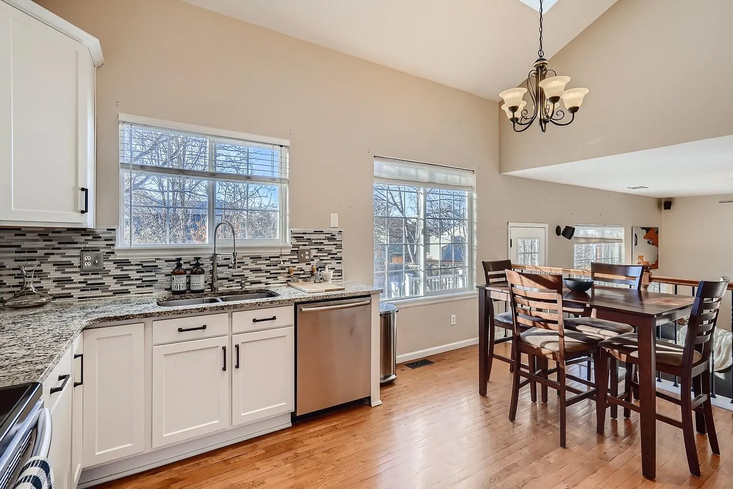 4 bed, 2132 sqft, $6,200 — Photo 4