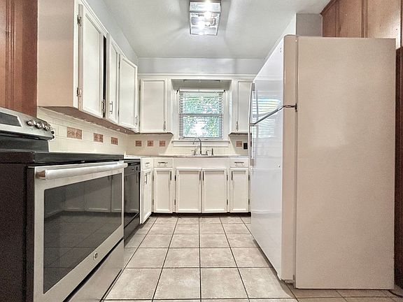 3rd image of 2428 Orpine Ave