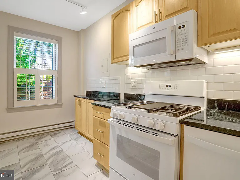 715 S Washington St #C32 — Photo 6