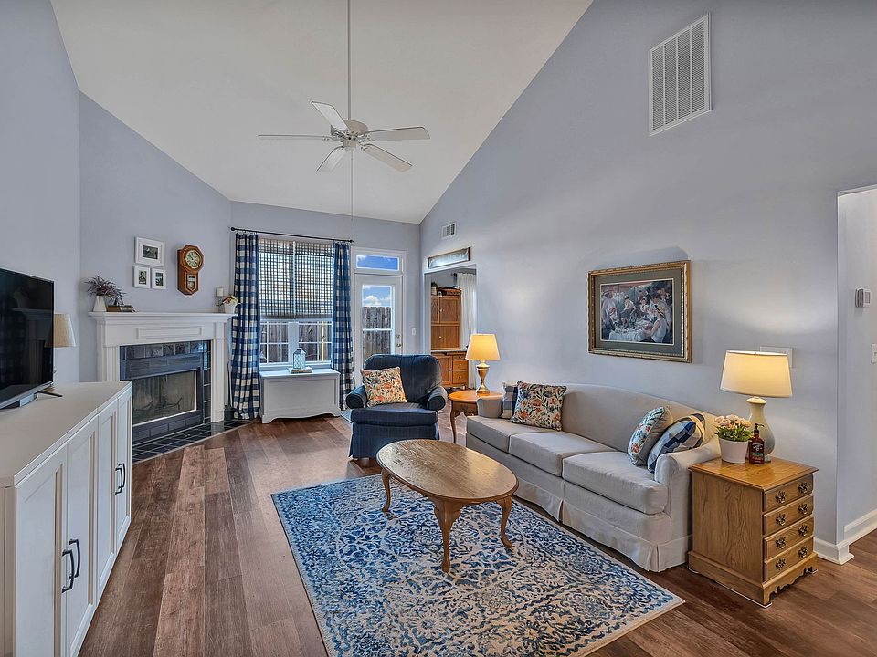 1st image of 445 Heath Pl
