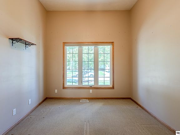 5th image of 216 Castle Pine Dr