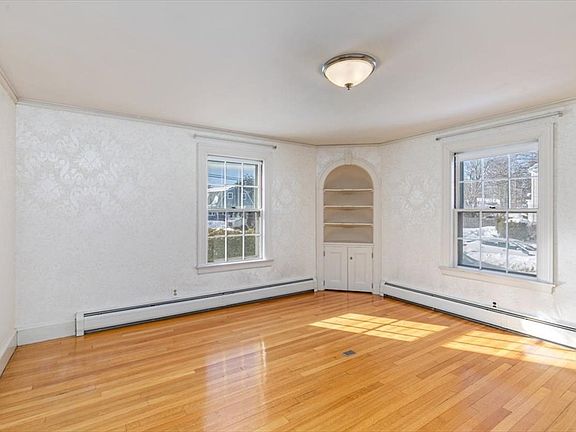 5th image of 593 Prospect St