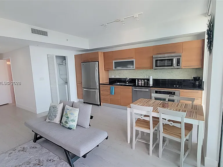 253 NE 2nd St #3305 — Photo 4
