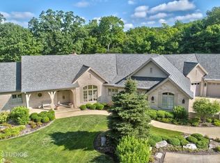 1060 N 2nd Ave, St Charles, IL 60174