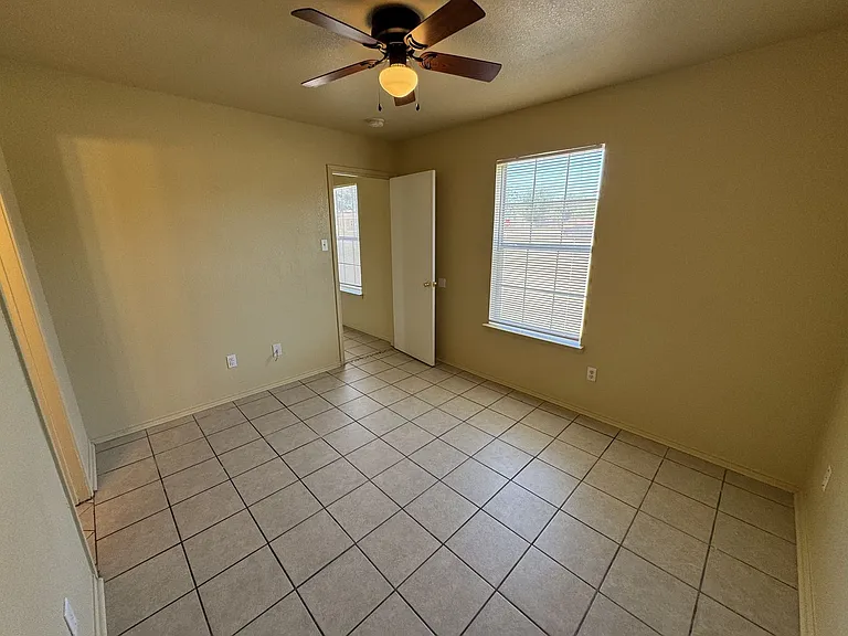 5702 Greengate Dr — Photo 14
