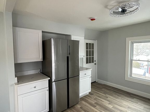4th image of 10 Holly Ave Floor 1