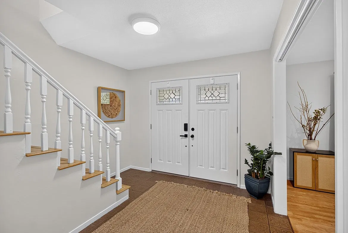 4 bed, 2382 sqft, $3,300 — Photo 4