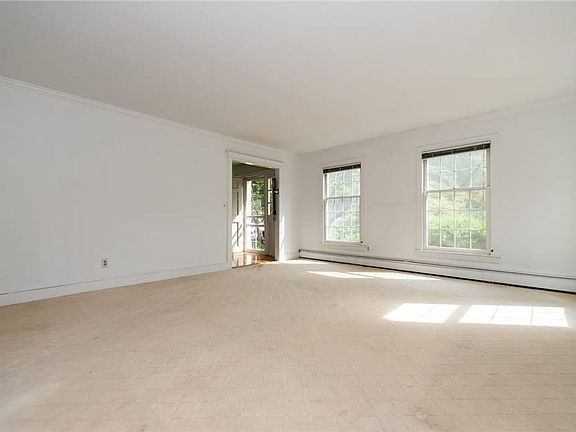 4th image of 17 Matinecock Ln