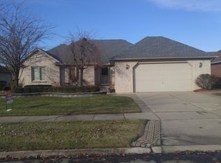 20325 Ballantrae Dr, Macomb, MI 48044
