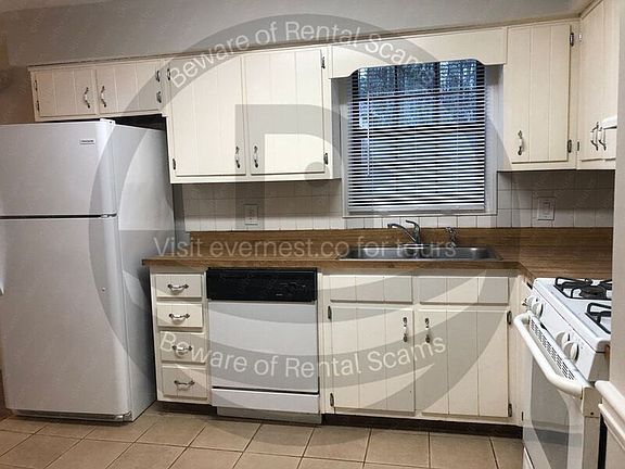 4th image of 2321 Goodwood Dr SW