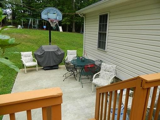 5th image of 230 Vineyard Cir