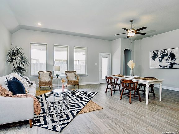 4th image of 2212 Meadow Way