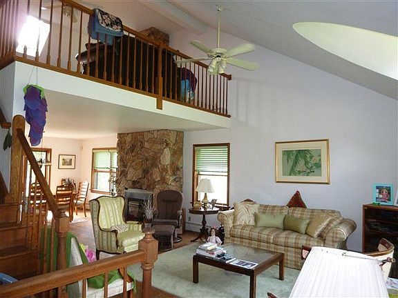 3rd image of 652 W Saugerties Woodstock Rd
