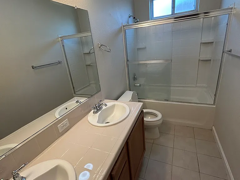2240 Lorena Ave — Photo 8