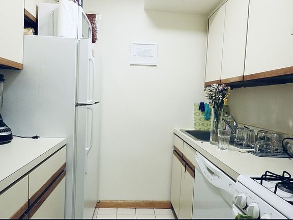 2nd image of 200 E 58th St APT 7F