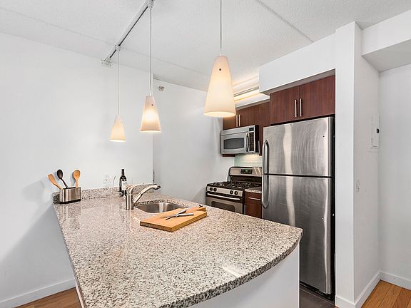 2nd image of 555 W 23rd St APT S3n