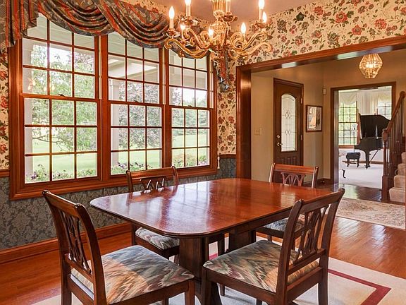 4th image of 19 Deer Run Ct