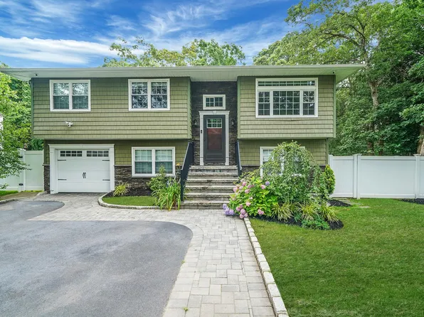 368 Carnation Drive, Shirley, NY 11967