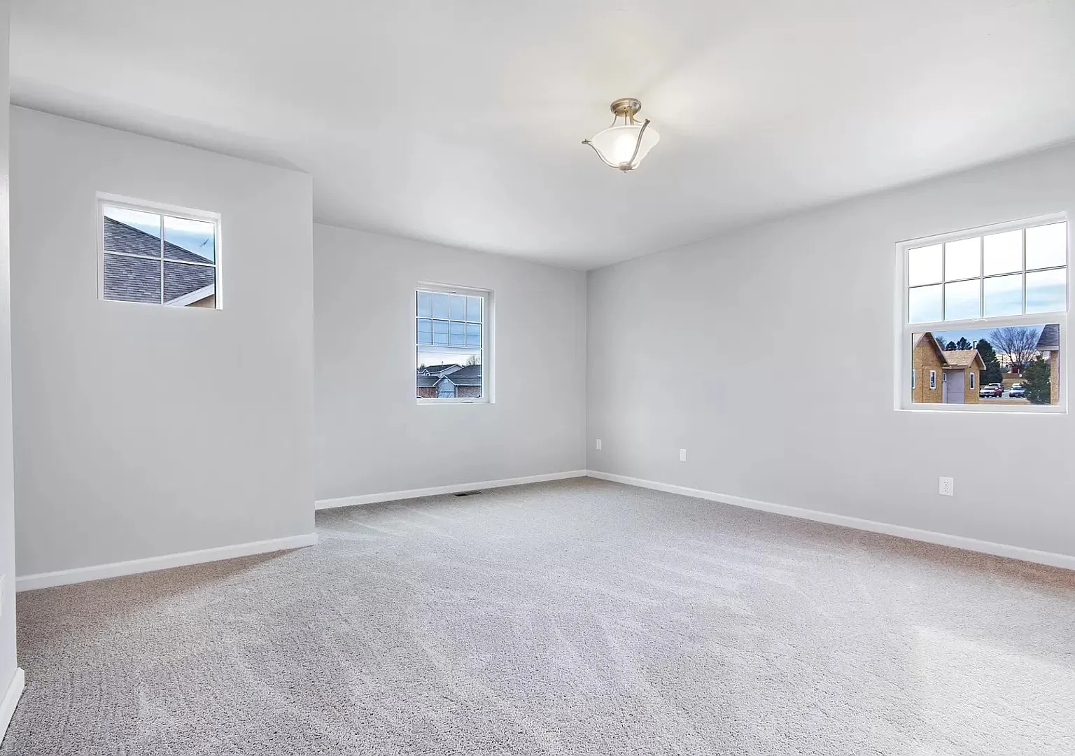 Fabulous 3 bed, 2.5 bath townhome with 1 car garage — Photo 3