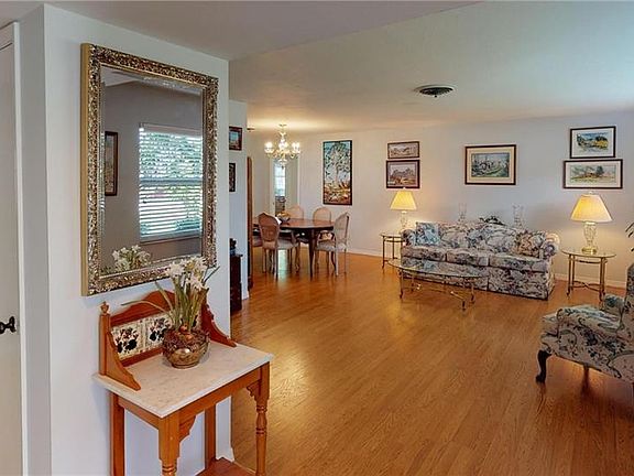 3rd image of 1760 Valencia Dr