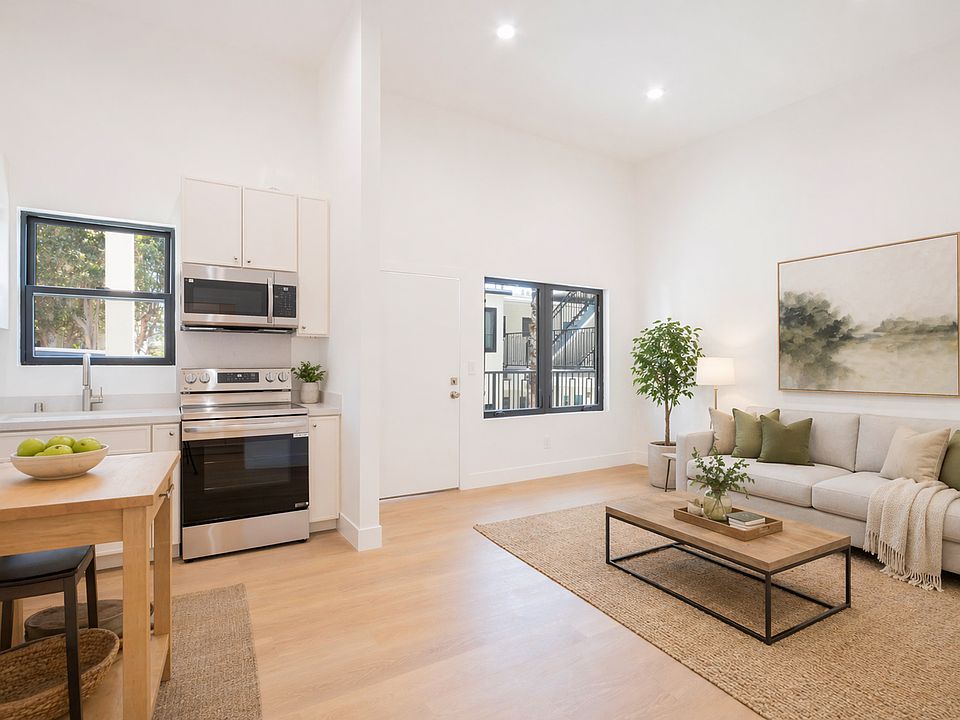 1st image of 2103 3rd St #7