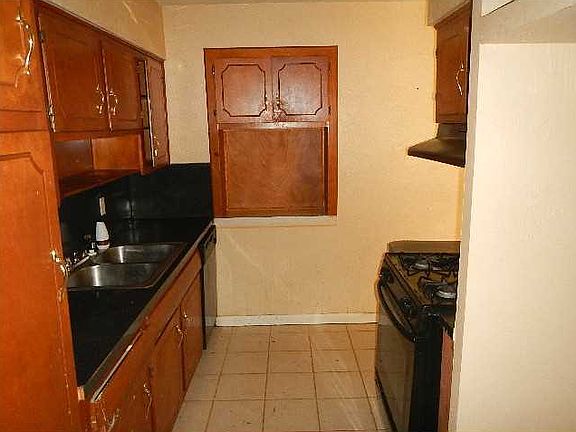 3rd image of 406 Brookbriar Dr