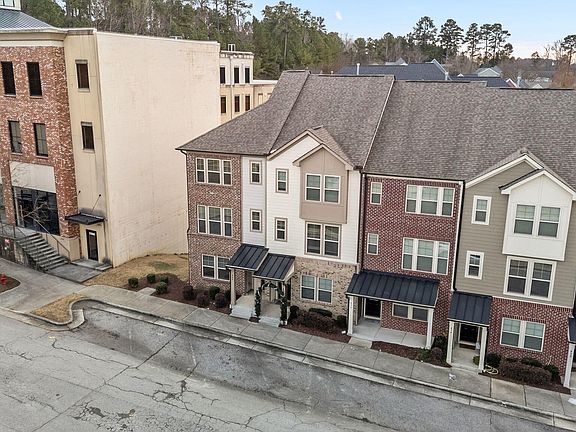 2nd image of 440 Oak Pine Dr
