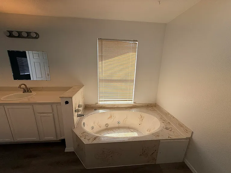 4808 Driftwood Ave NW — Photo 9