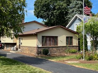 122 N Garfield Ave, Mundelein, IL 60060