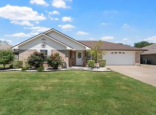 211 Broken Arrow Dr, Waco, TX 76705