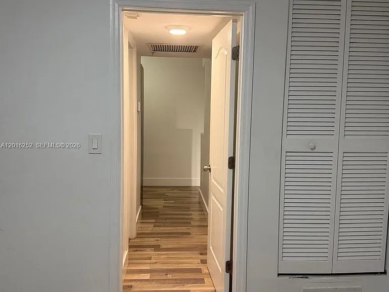 450 SW 3rd St #8 — Photo 10