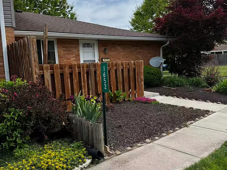 1652 Mars Hill Dr — Photo 2