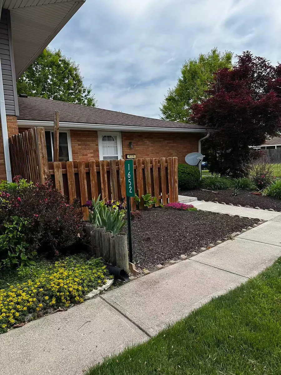Building Photo - 1652 Mars Hill Dr