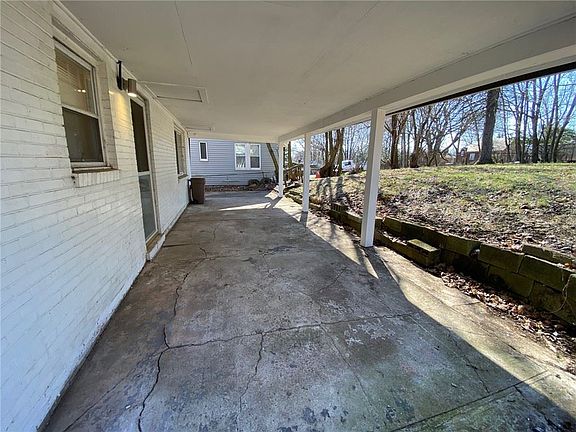 4th image of 140 Howard St