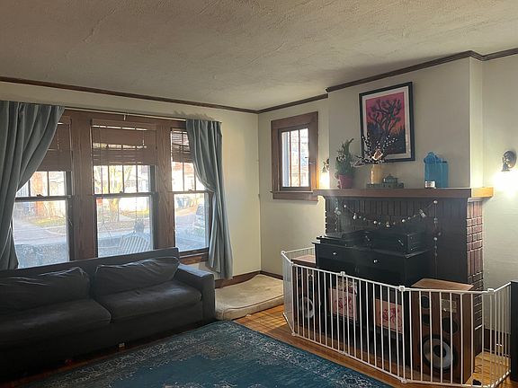 4th image of 814 Dewey Ave