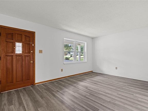 3rd image of 3381 Woodard Dr