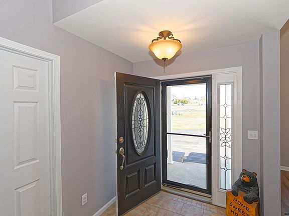 5th image of 14 Camber Ct