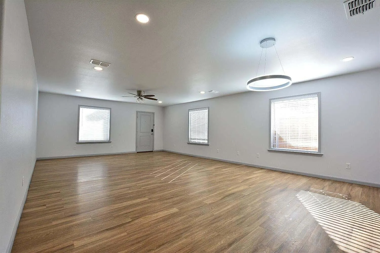 1207 North Essex Avenue - 1 — Photo 2