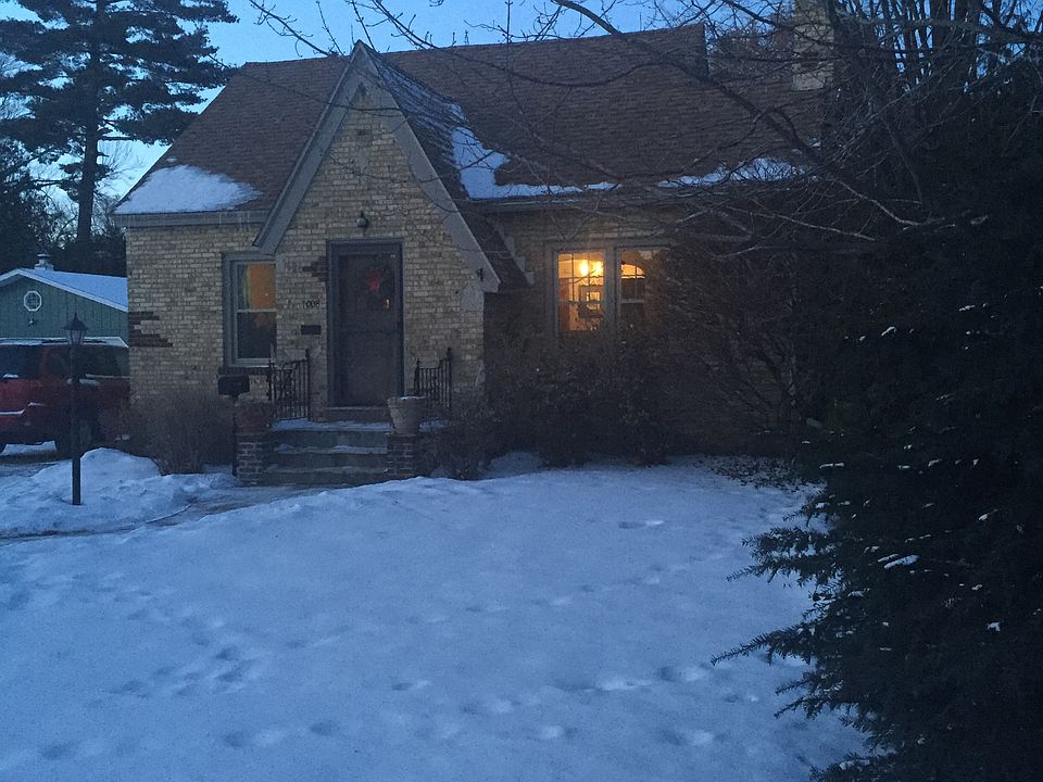 1st image of 1008 Broadway Ave
