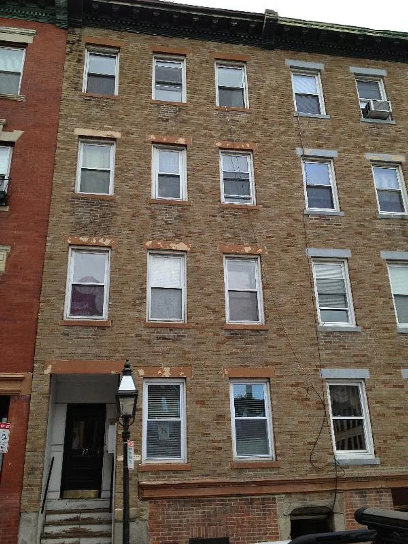 Nice 2 bed in North End — Photo 1