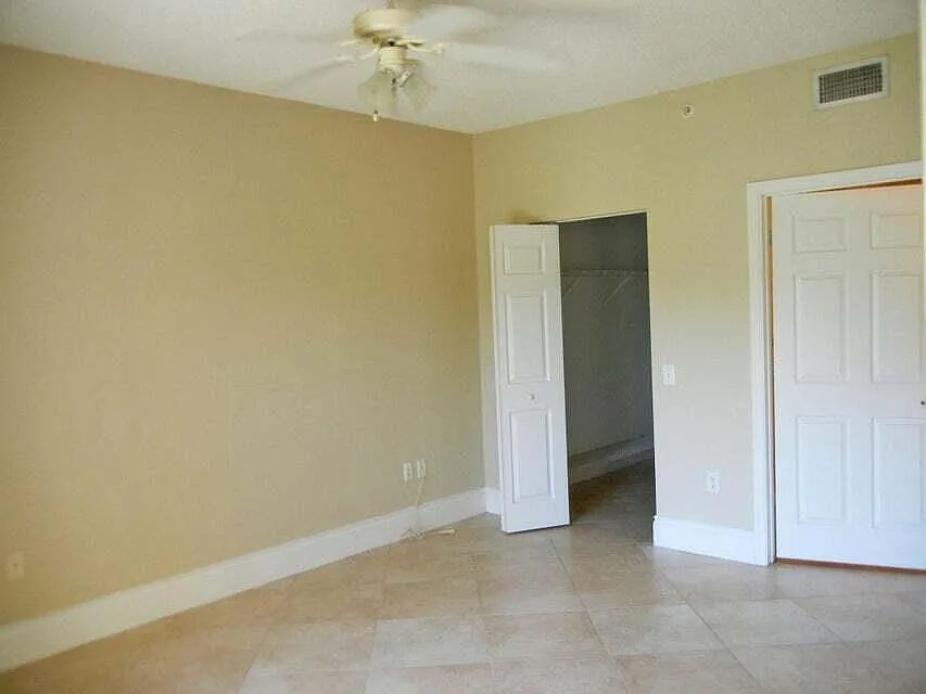 3 bed, 2.0 bath, 1278 sqft, $2,818 — Photo 4